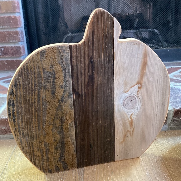 🍂 Reclaimed wood standing pumpkins 🍂 2 AVAILABLE/PRICE IS FOR 1 - Picture 3 of 11